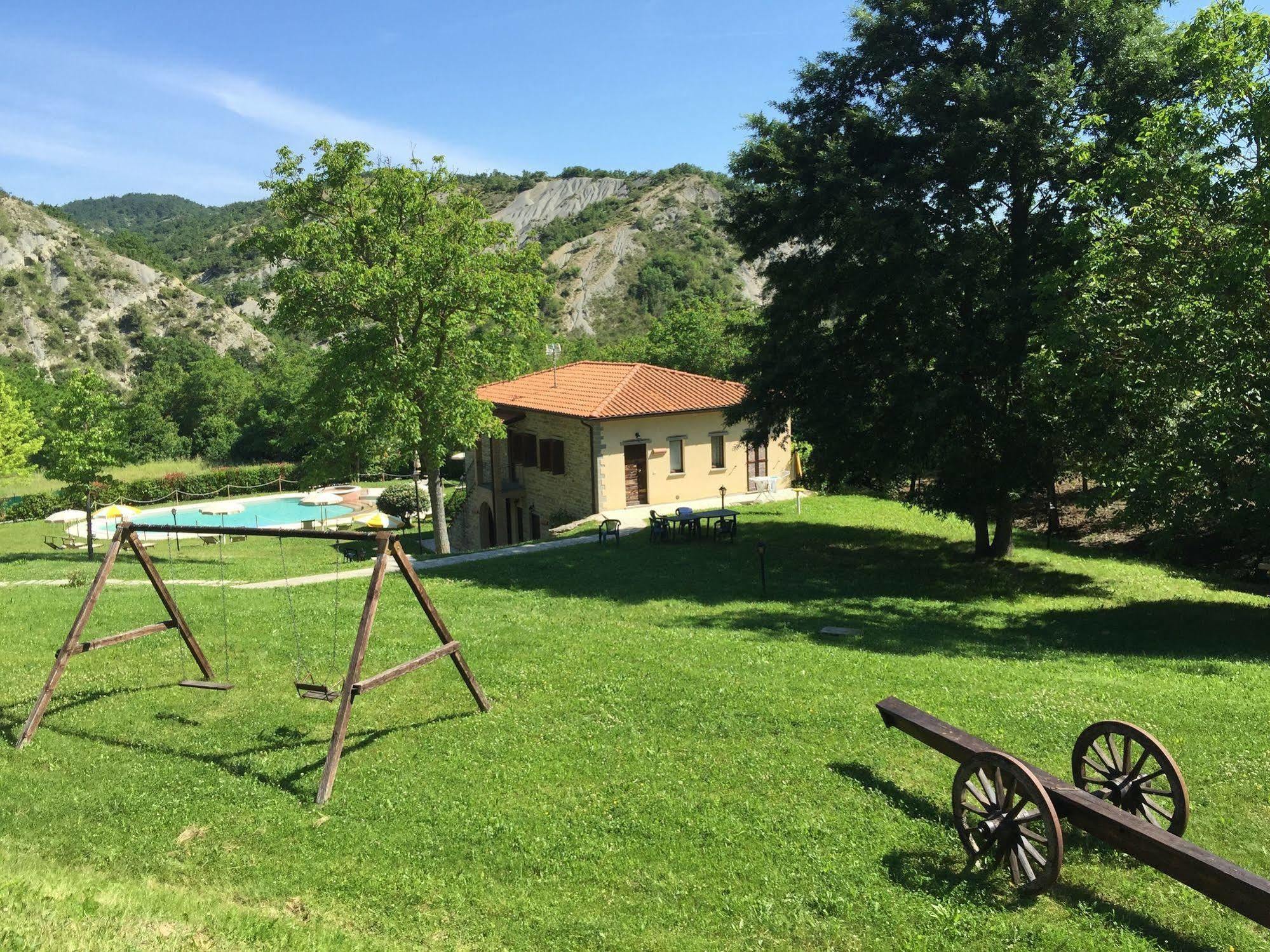 בית הארחה Apecchio 	Relais Valguerriera מראה חיצוני תמונה